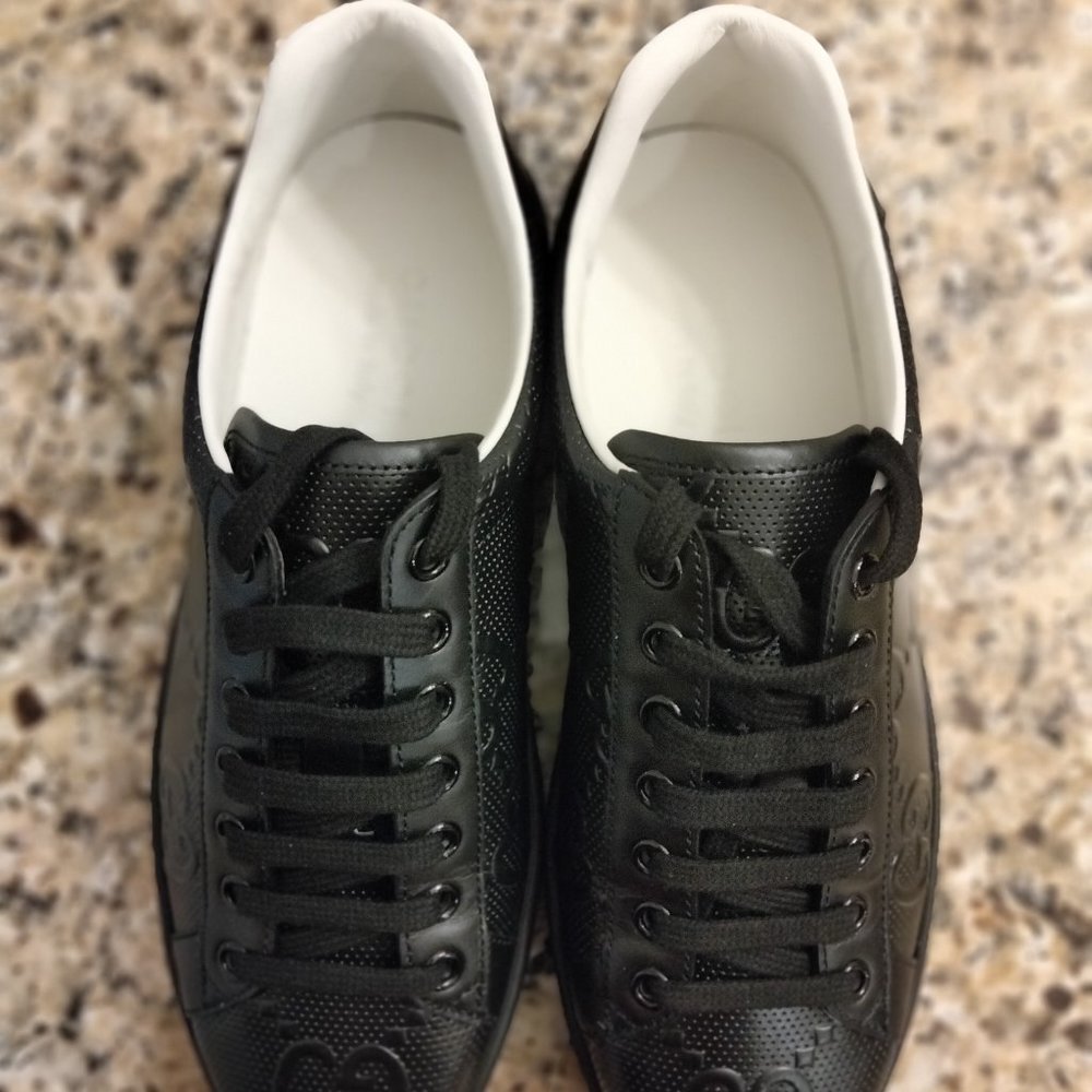 Gucci Tennis Black Men's or Women's. Never worn with box and dust bag. - Picture 2 of 5
